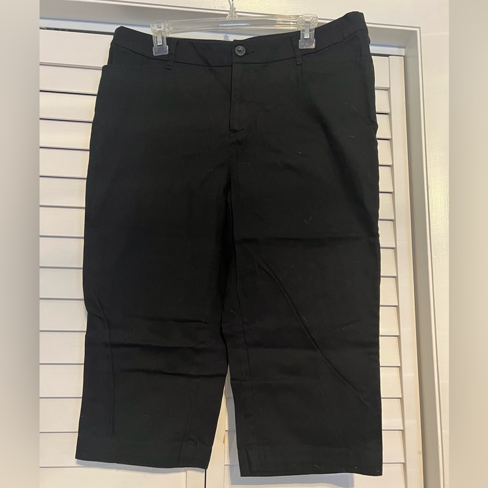 St John's Bay Classic Black Capris Sz 16